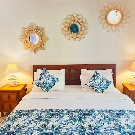 Tir Na Nog Beachfront Resort Gili Trawangan Exterior photo